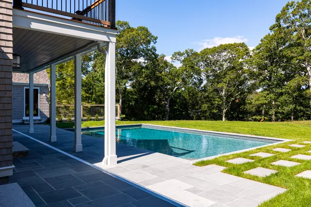 $4,900,000 | 41 Crowell Lane, Vineyard Haven, MA 02568