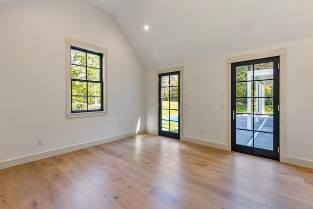 $4,900,000 | 41 Crowell Lane, Vineyard Haven, MA 02568