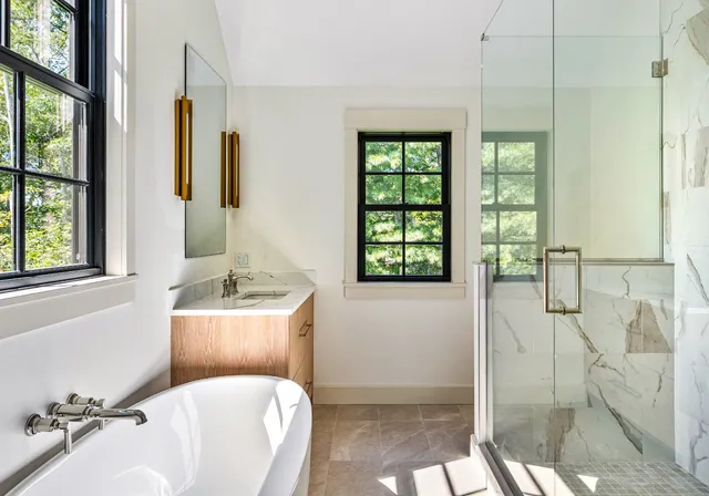 $4,900,000 | 41 Crowell Lane, Vineyard Haven, MA 02568