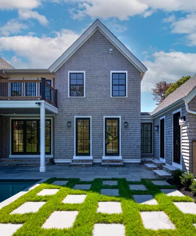 $4,900,000 | 41 Crowell Lane, Vineyard Haven, MA 02568