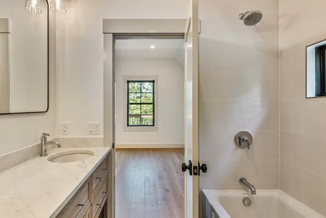 $4,900,000 | 41 Crowell Lane, Vineyard Haven, MA 02568