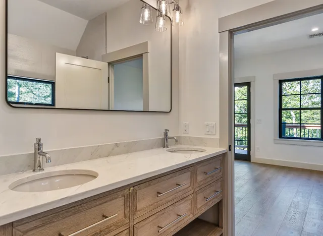 $4,900,000 | 41 Crowell Lane, Vineyard Haven, MA 02568