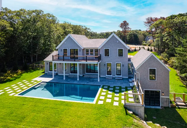 $4,900,000 | 41 Crowell Lane, Vineyard Haven, MA 02568