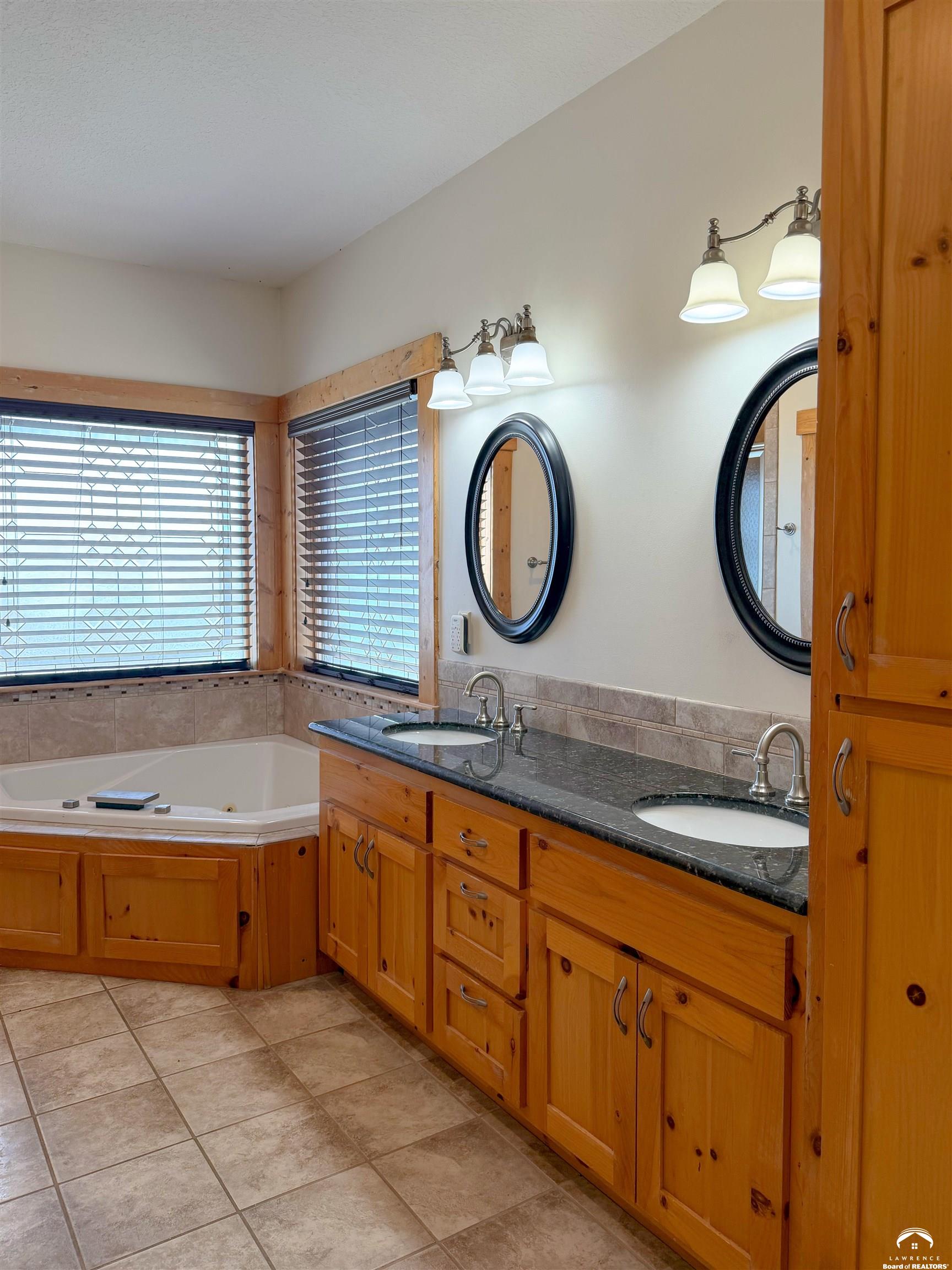 1028 North 600 Road Baldwin City, KS 66006 - Photo 15 of 36