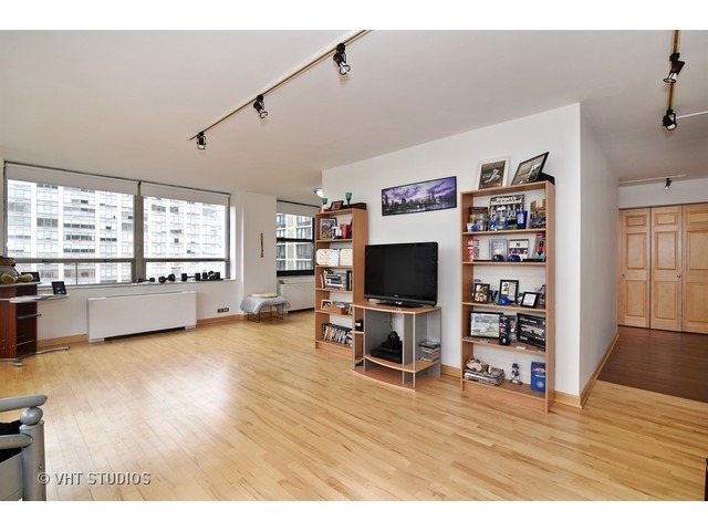 5701 North Sheridan Road, Unit 12B Chicago, IL 60660 - Photo 11 of 11