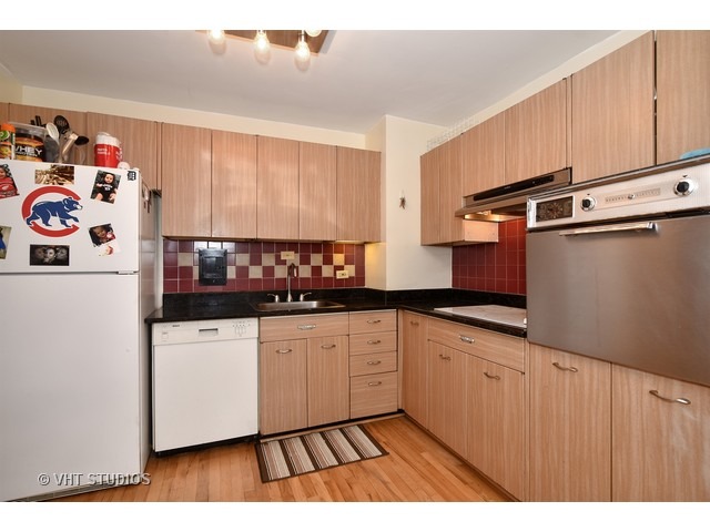 5701 North Sheridan Road, Unit 12B Chicago, IL 60660 - Photo 4 of 11