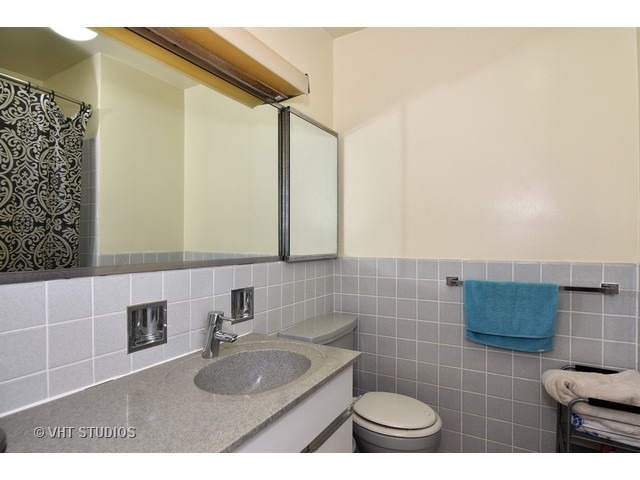 5701 North Sheridan Road, Unit 12B Chicago, IL 60660 - Photo 7 of 11
