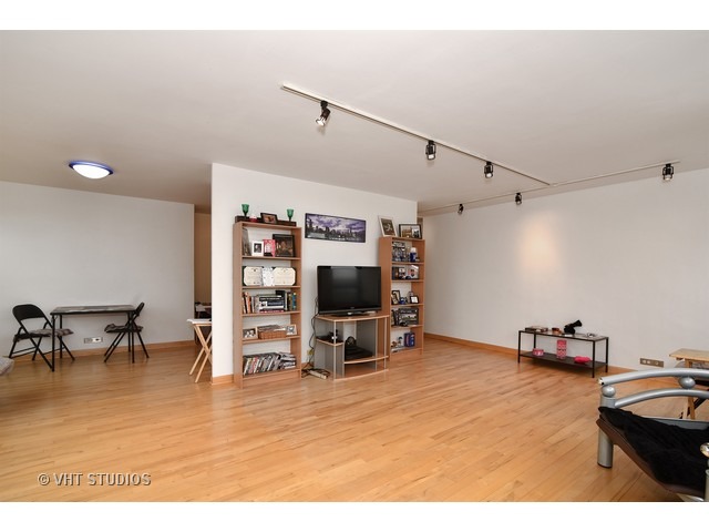 5701 North Sheridan Road, Unit 12B Chicago, IL 60660 - Photo 10 of 11