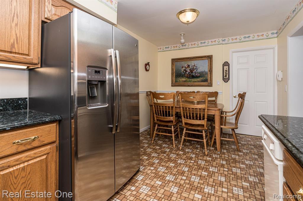 129 Texas Avenue Rochester Hills, MI 48309 - Photo 22 of 50