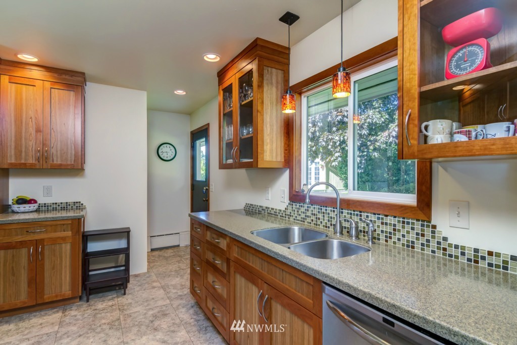 613 Bayside Road Bellingham, WA 98225 - Photo 9 of 23