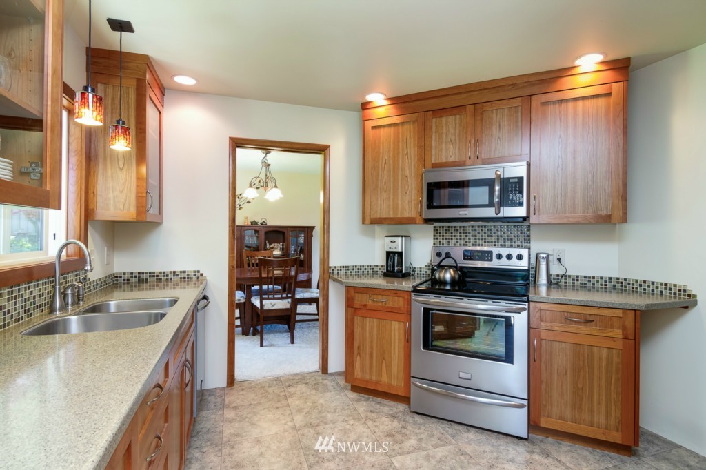 613 Bayside Road Bellingham, WA 98225 - Photo 10 of 23