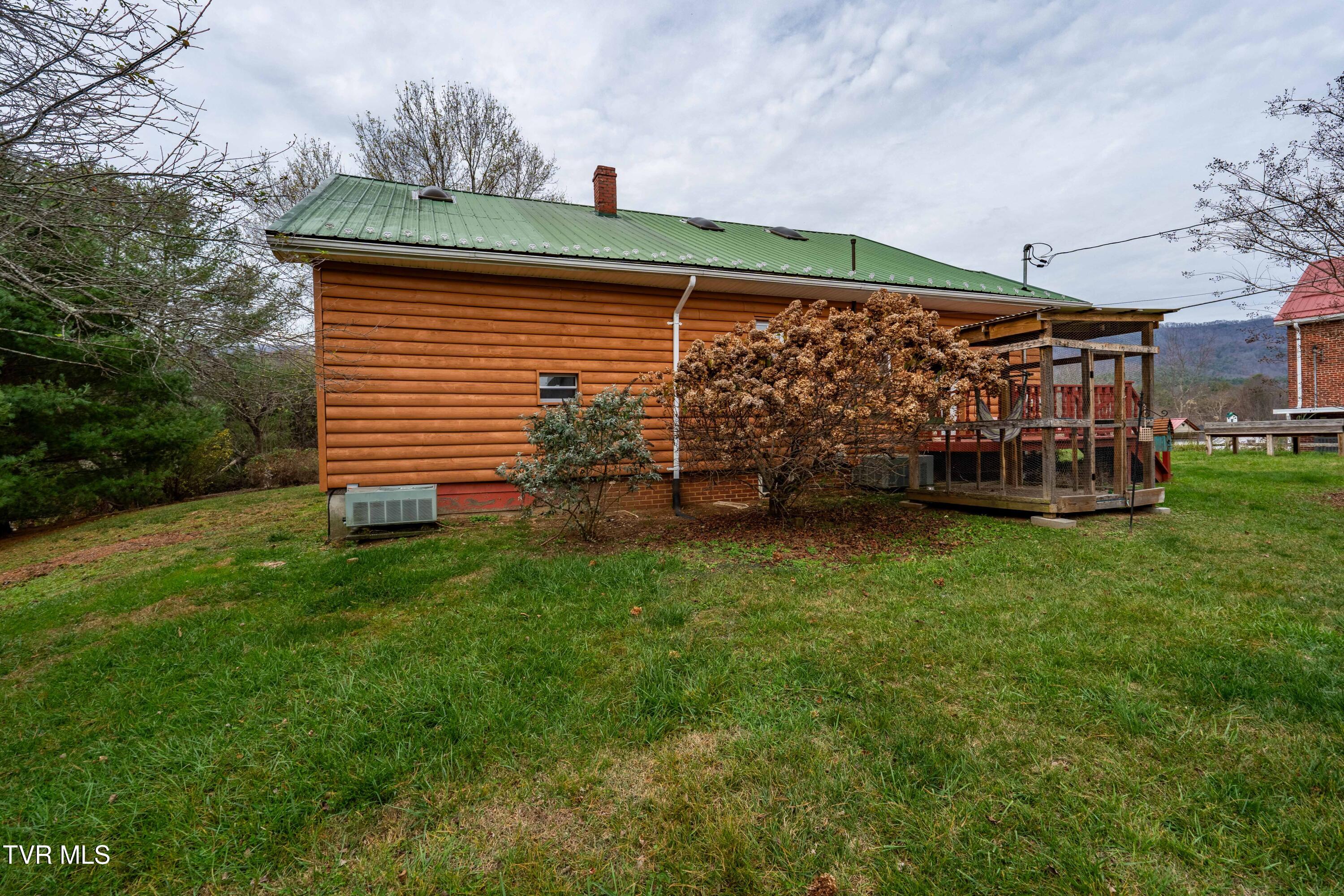 136 Church Street Butler, TN 37640 - Photo 18 of 48 136 Church Street (18 of 57)