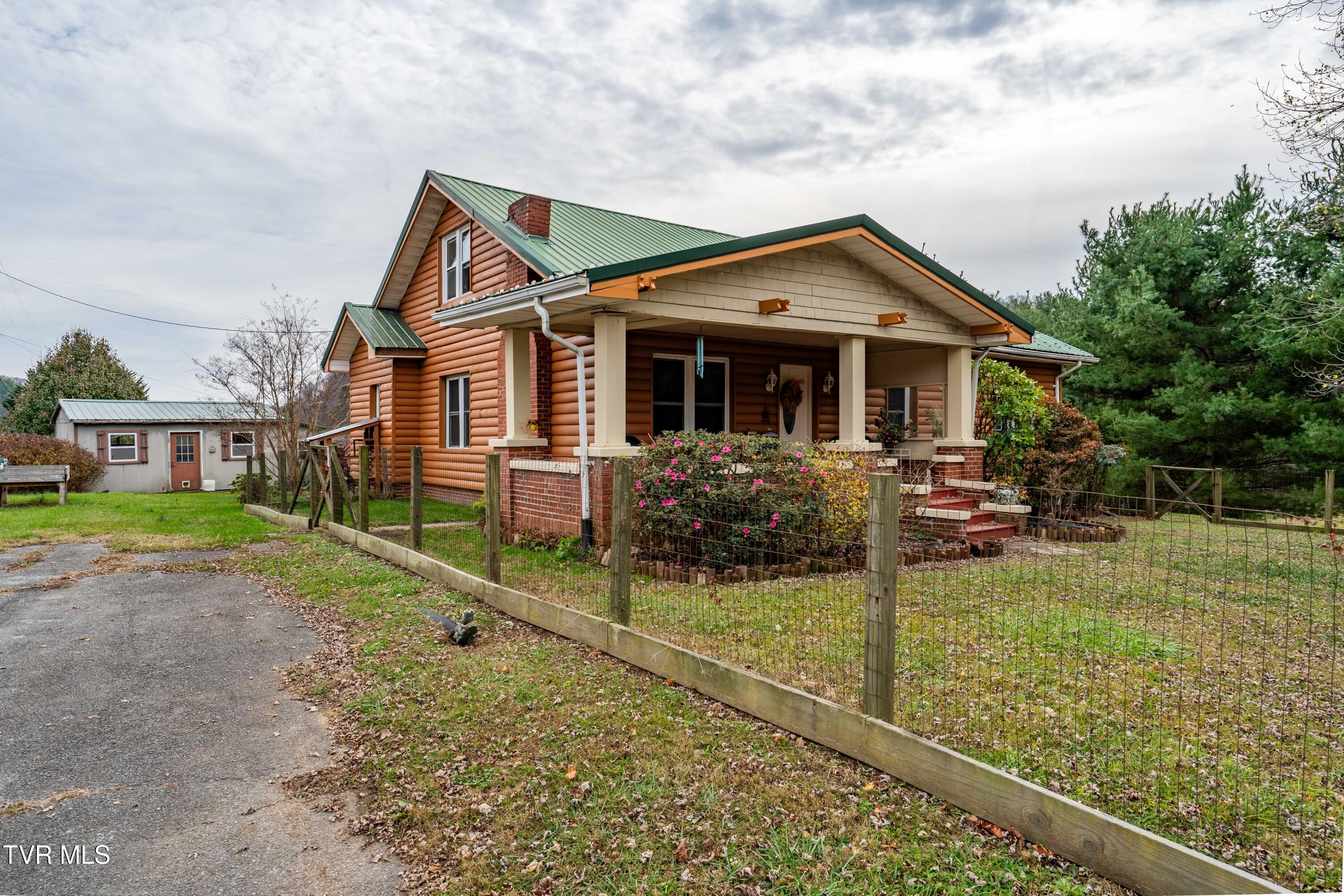 136 Church Street Butler, TN 37640 - Photo 4 of 48 136 Church Street (4 of 57)