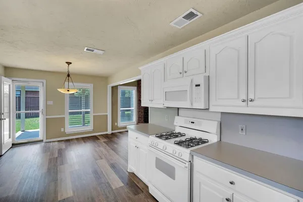 $315,000 | 506 Whitney Drive, Midlothian, TX 76065