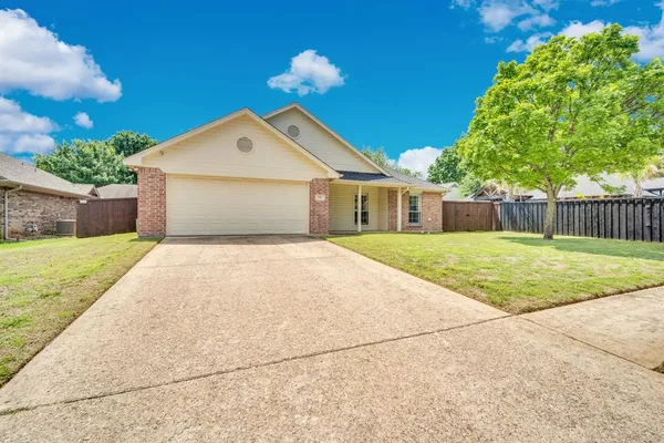 $315,000 | 506 Whitney Drive, Midlothian, TX 76065