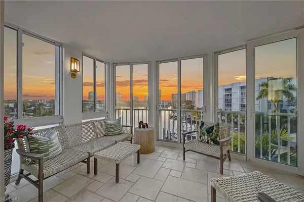 $2,695,000 | 400 Park Shore Drive, Unit 400, Naples, FL 34103