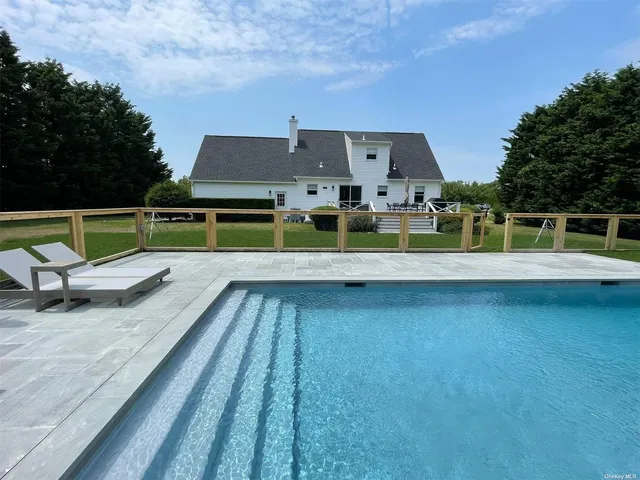 a view of a tennis court