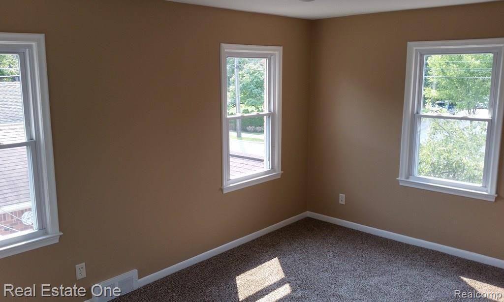 27 Millington Road Pleasant Ridge, MI 48069 - Photo 41 of 64 20170904_151217.jpg