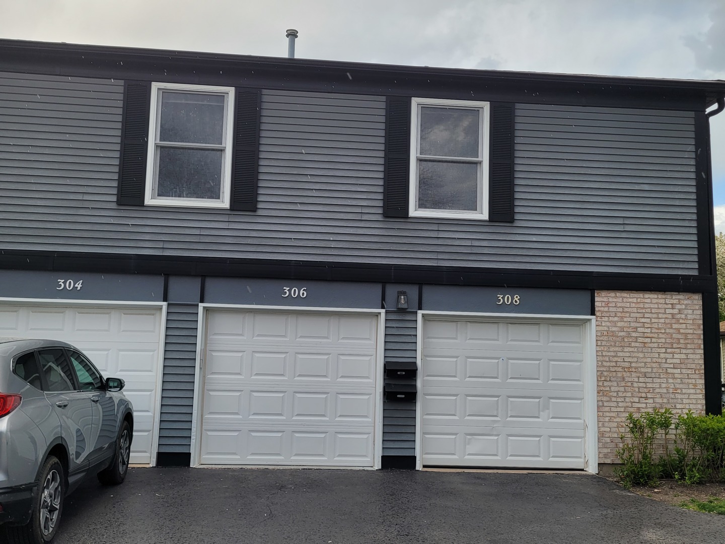 306 Inverrary Lane Deerfield, IL 60015 - Photo 2 of 23 a car parked in front of a building