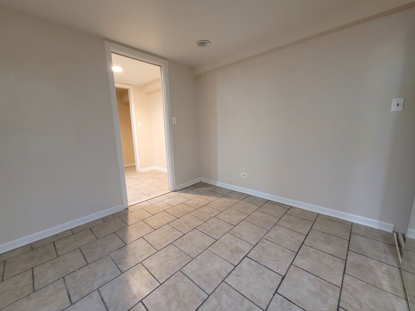 306 Inverrary Lane Deerfield, IL 60015 - Photo 22 of 23 a view of an empty room and window