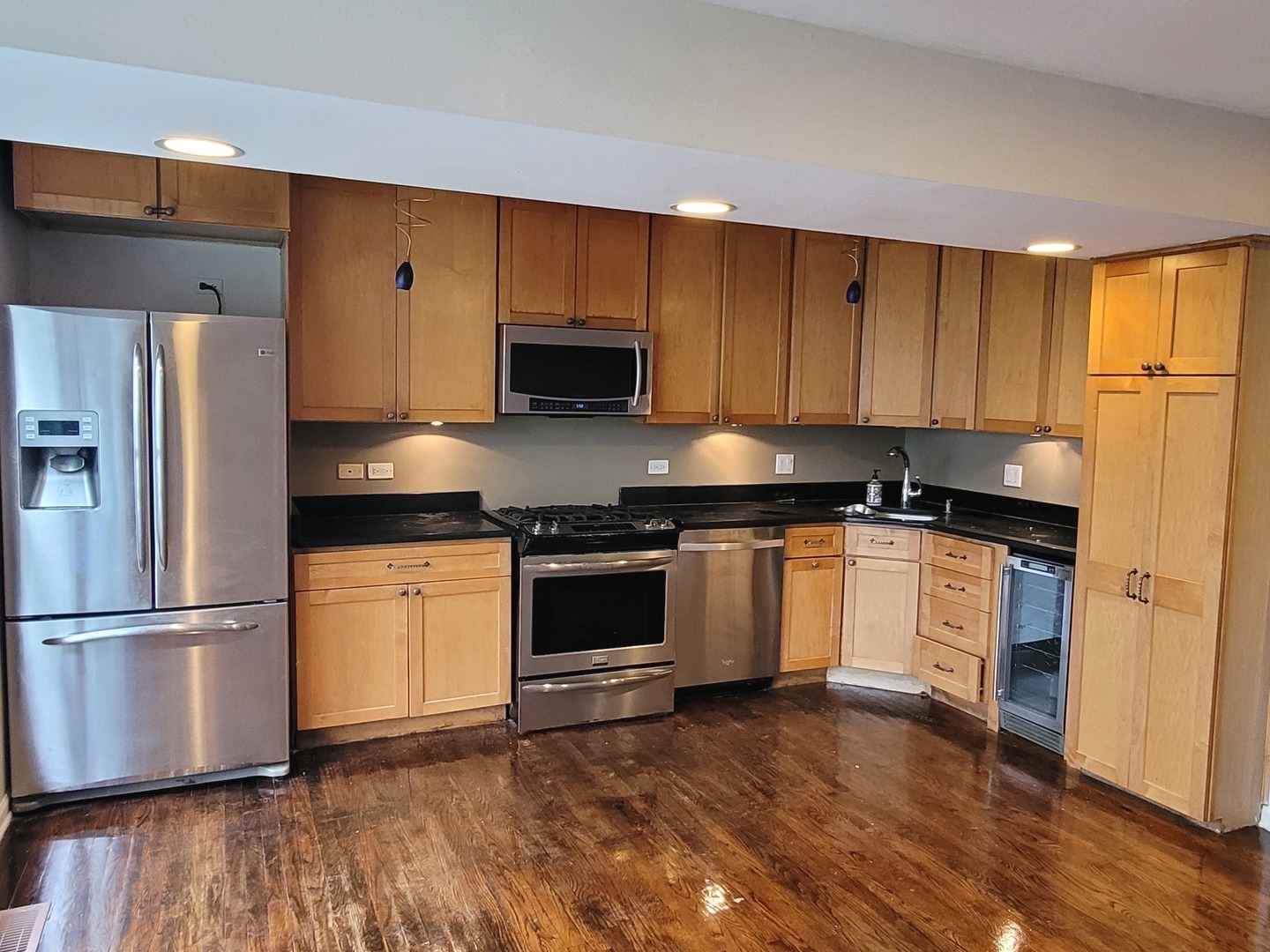 306 Inverrary Lane Deerfield, IL 60015 - Photo 3 of 23 a kitchen with stainless steel appliances a refrigerator sink and microwave
