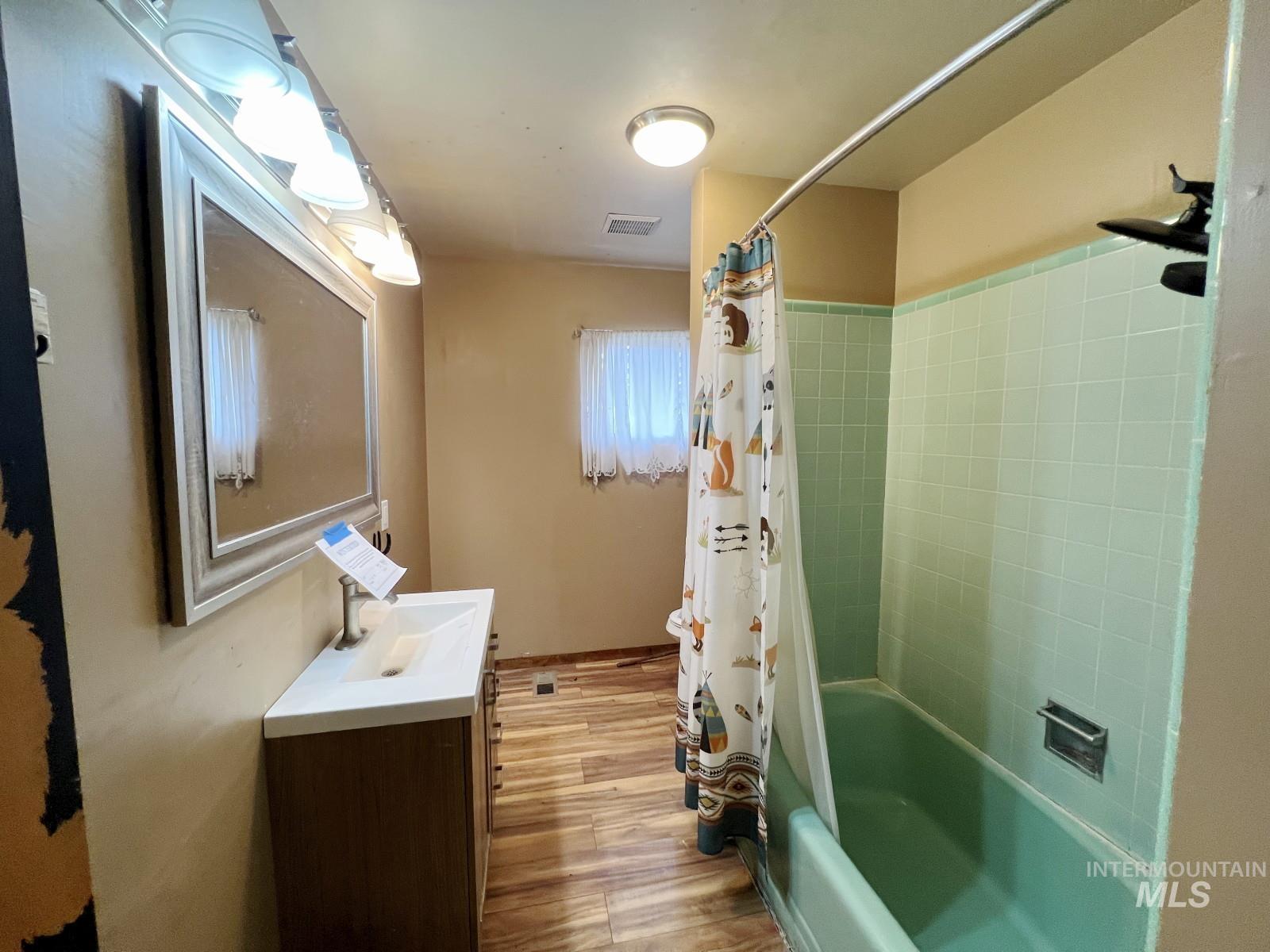 603 Maple Street Nezperce, ID 83543 - Photo 13 of 26 Full bathroom featuring shower / bath combo, vanity, and wood finished floors