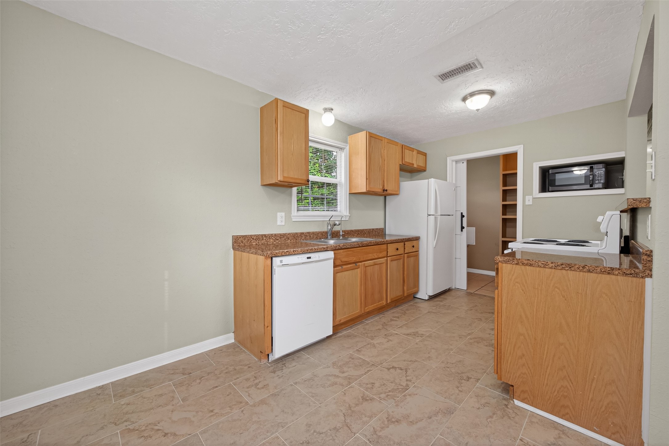 106 Longstreet Road Willis, TX 77378 - Photo 13 of 42