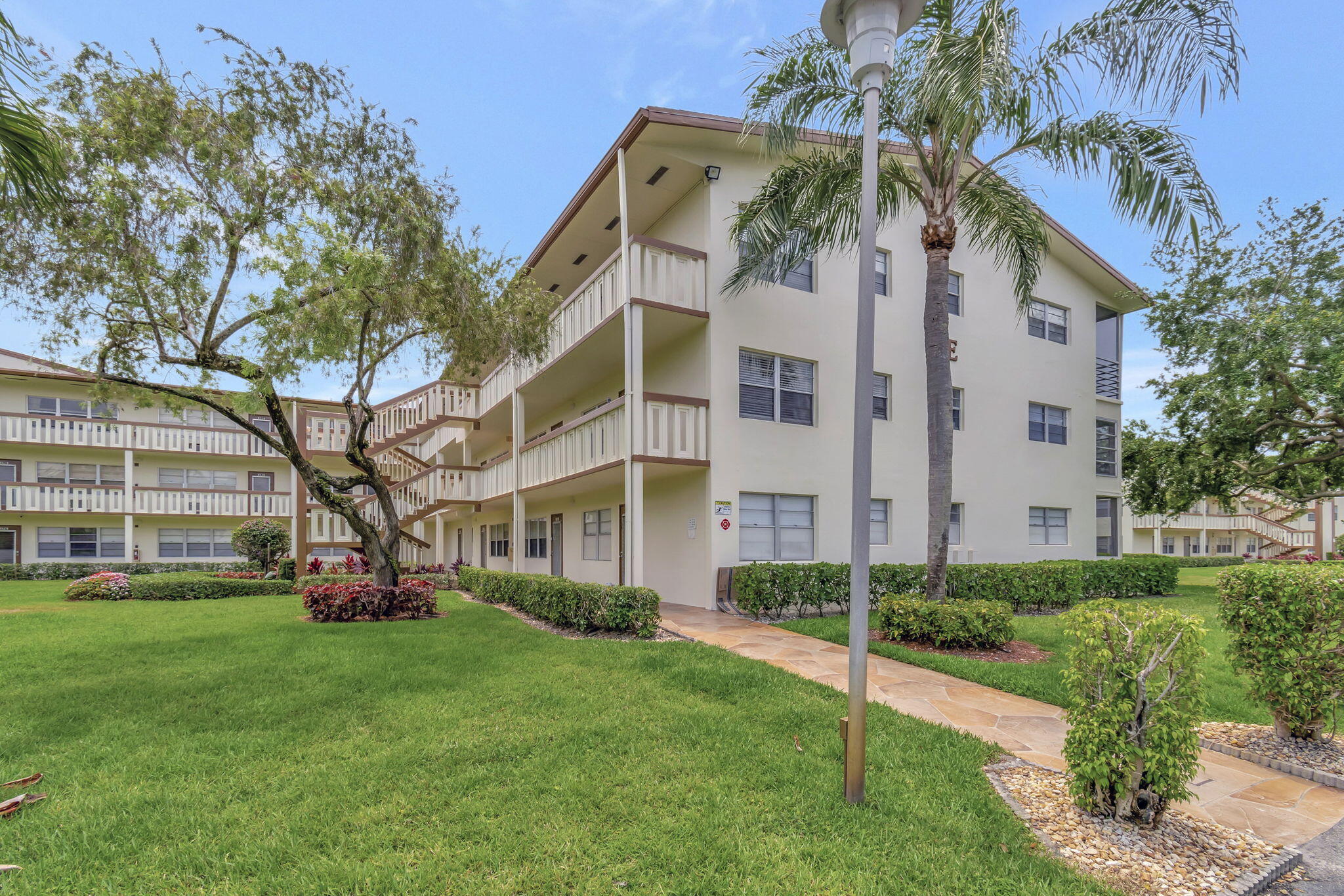 181 Mansfield East Boca Raton, FL 33434 - Photo 31 of 40 6-web-or-mls-DSC_8561