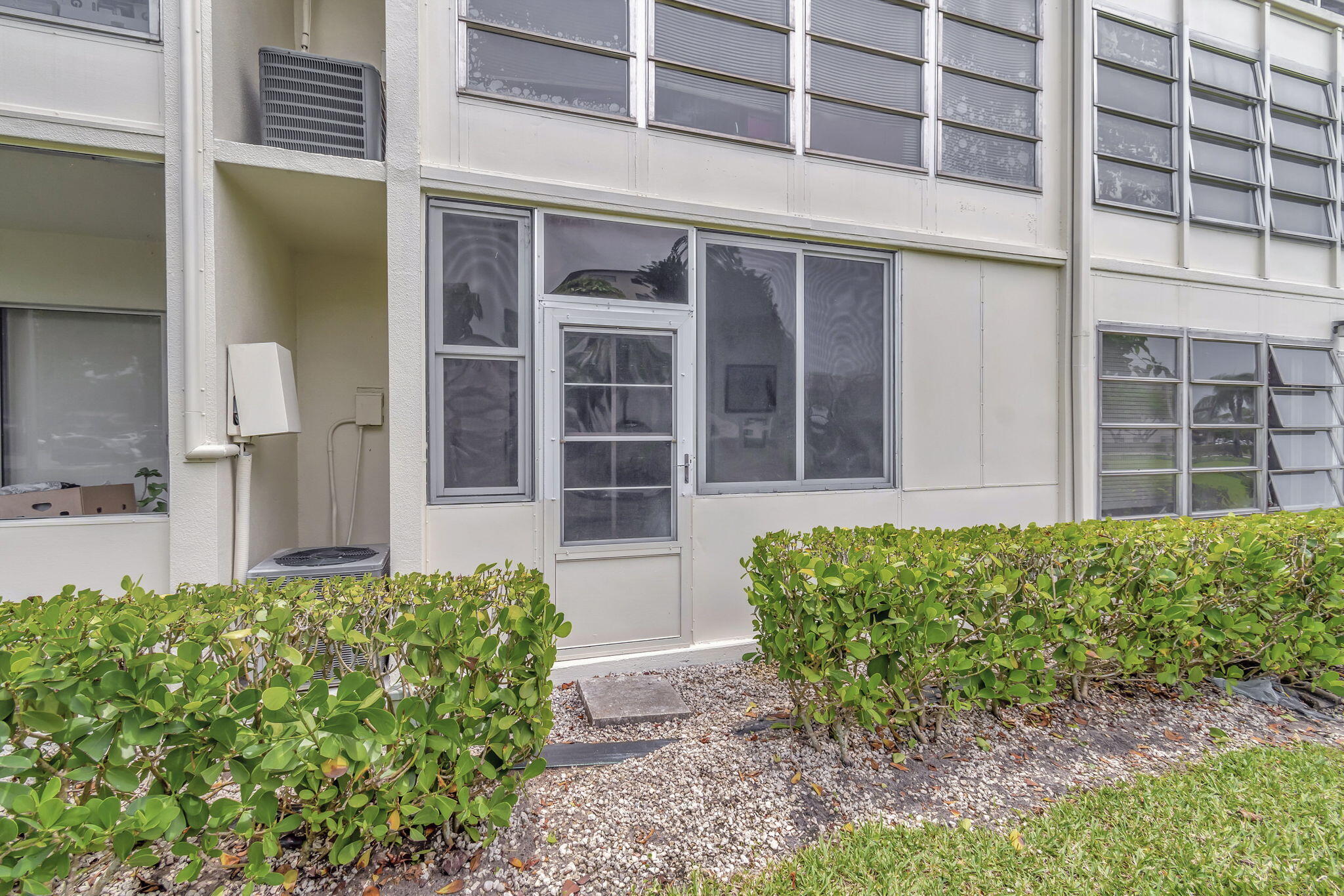 181 Mansfield East Boca Raton, FL 33434 - Photo 35 of 40 37-web-or-mls-DSC_8601