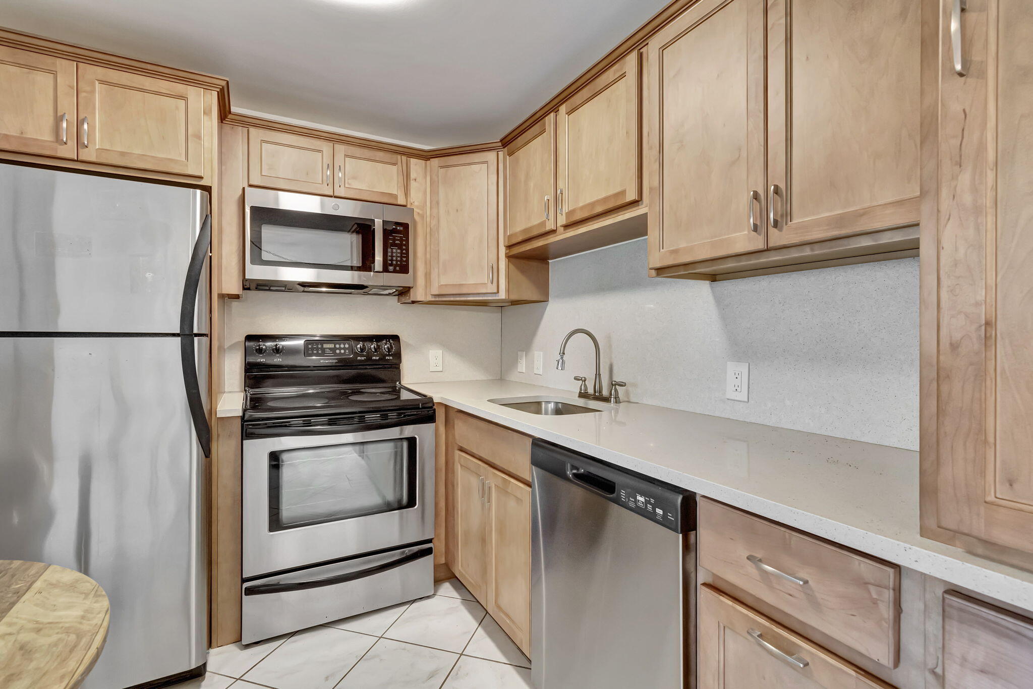 181 Mansfield East Boca Raton, FL 33434 - Photo 10 of 40 21-web-or-mls-DSC_8686
