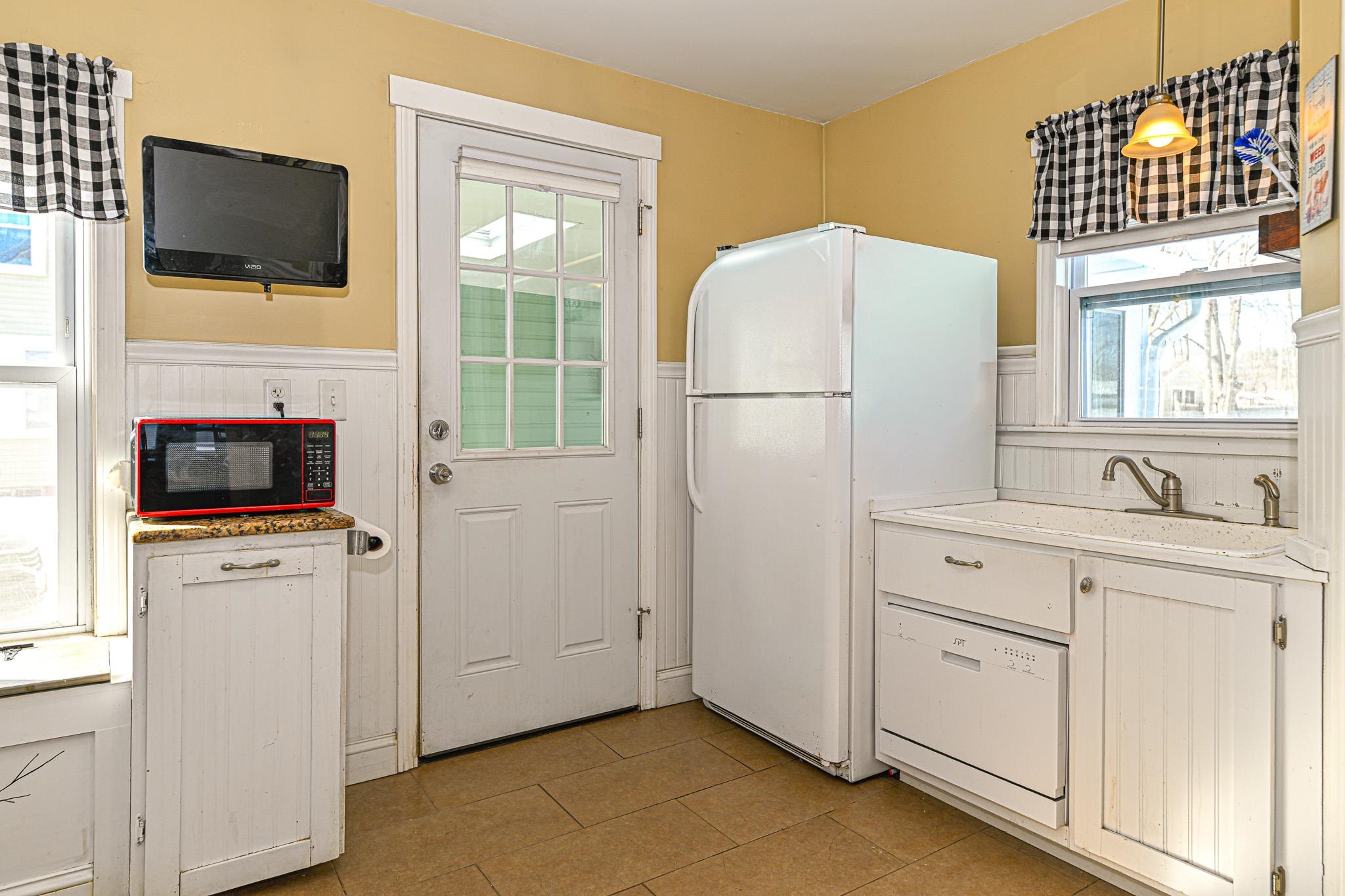 49 Washington Street Rochester, NH 03867 - Photo 12 of 35