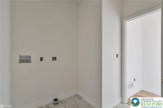 $699,900 | 464 Long Lane Road, Walnutport, PA 18088