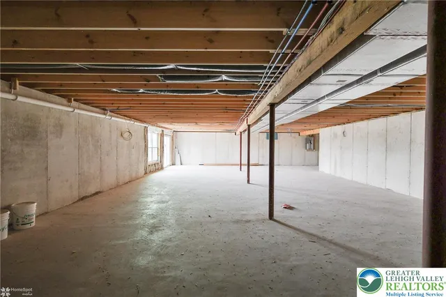 $699,900 | 464 Long Lane Road, Walnutport, PA 18088