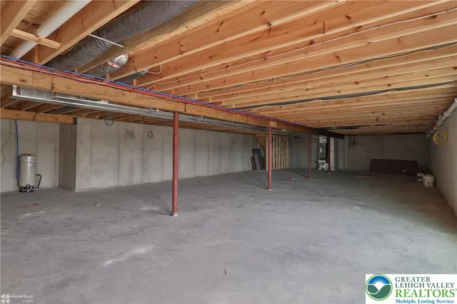 $699,900 | 464 Long Lane Road, Walnutport, PA 18088