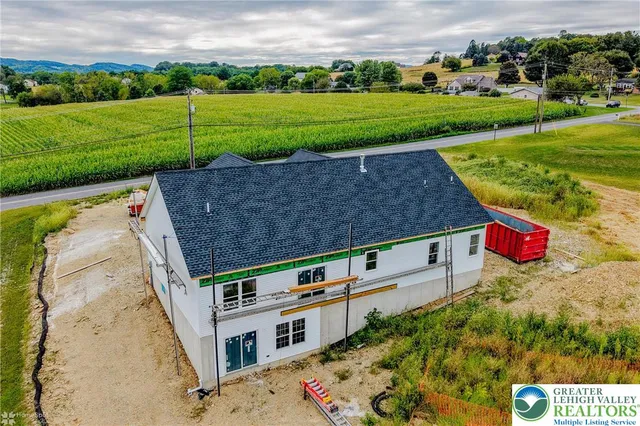 $699,900 | 464 Long Lane Road, Walnutport, PA 18088