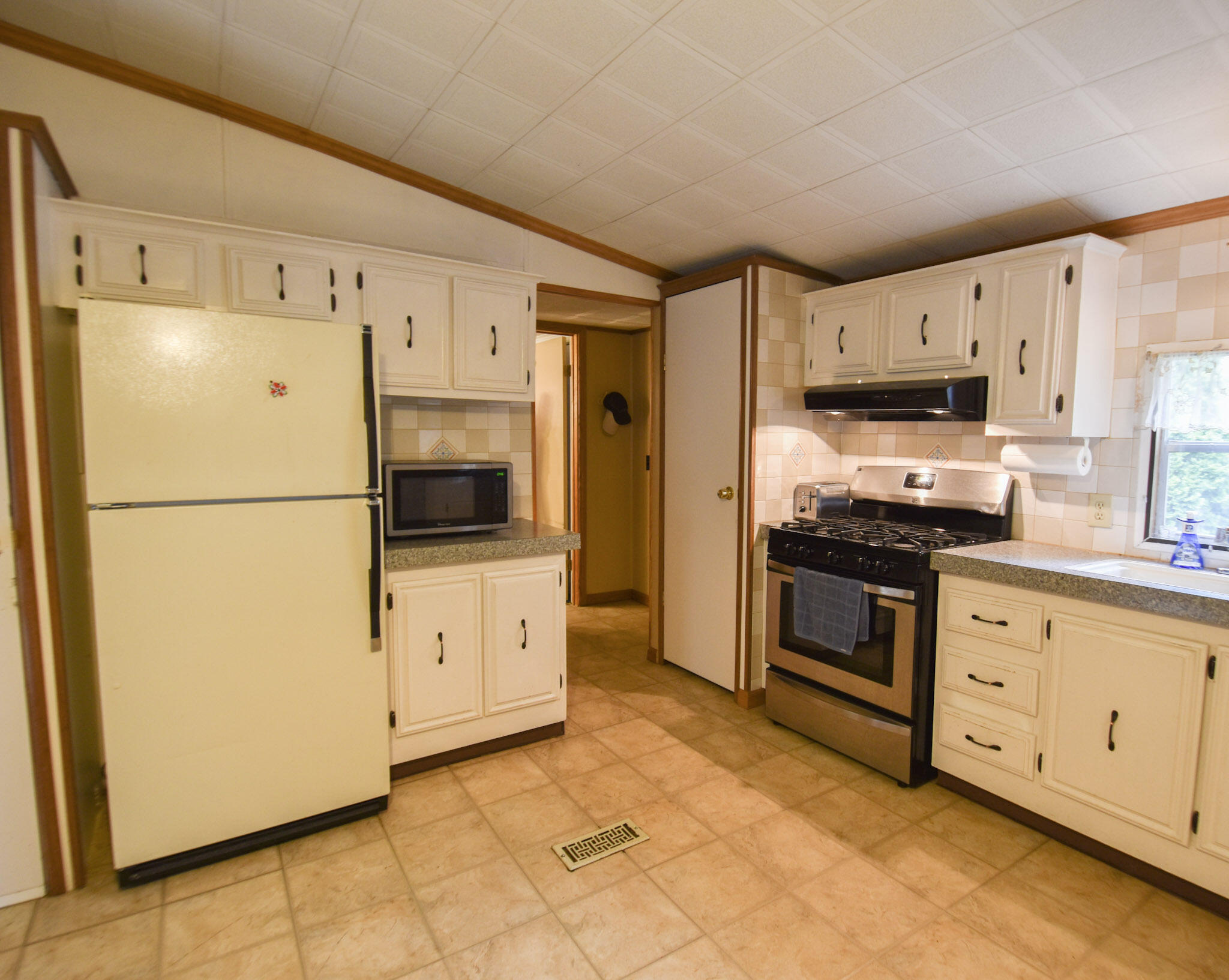 338 South Willowbrook Road Coldwater, MI 49036 - Photo 8 of 27 DSC_0117
