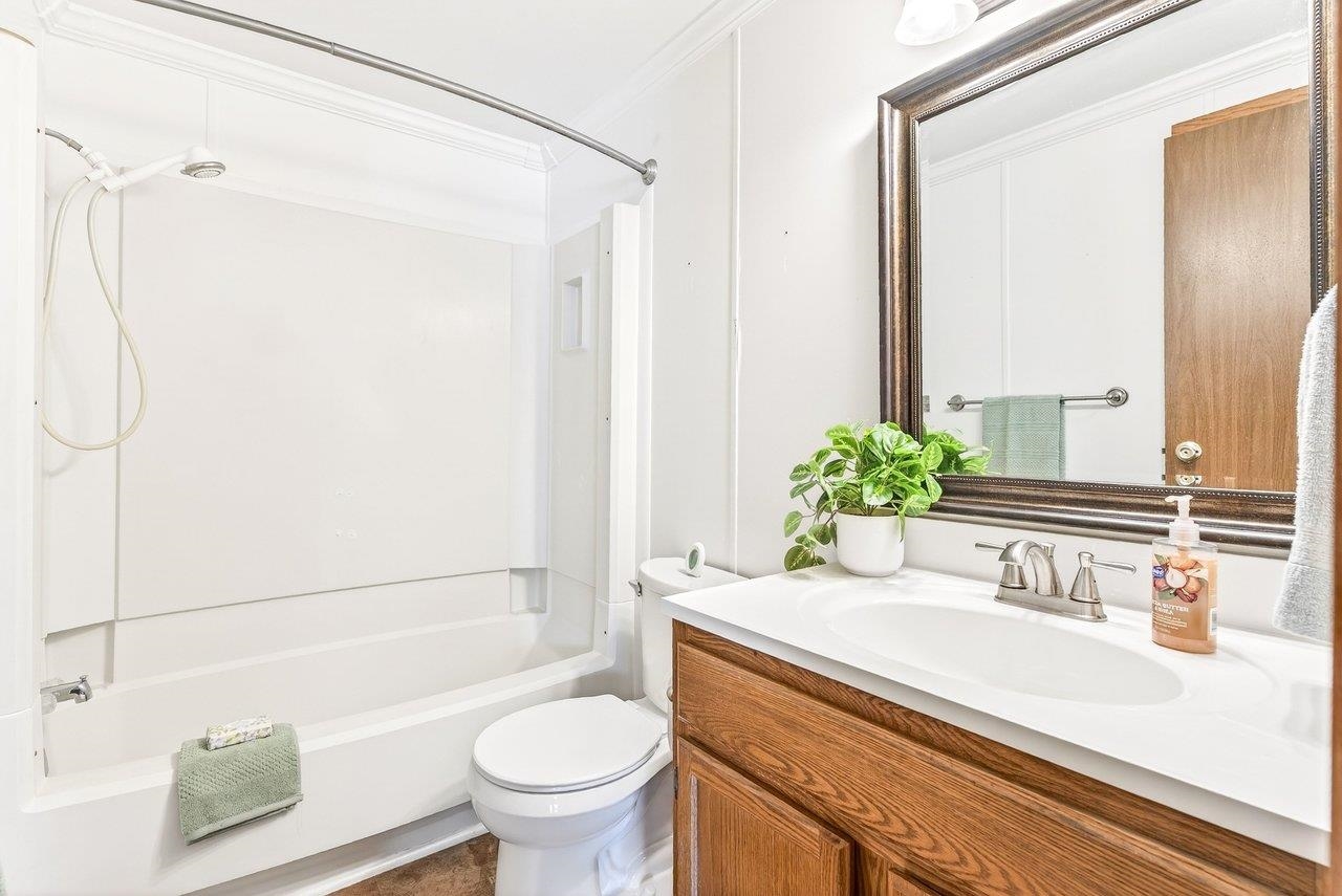 6599 Azalea Lane Dayton, VA 22821 - Photo 29 of 55 Full Bathroom