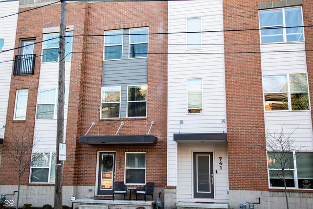 $2,350 | 743 Bates Street, Indianapolis, IN 46202