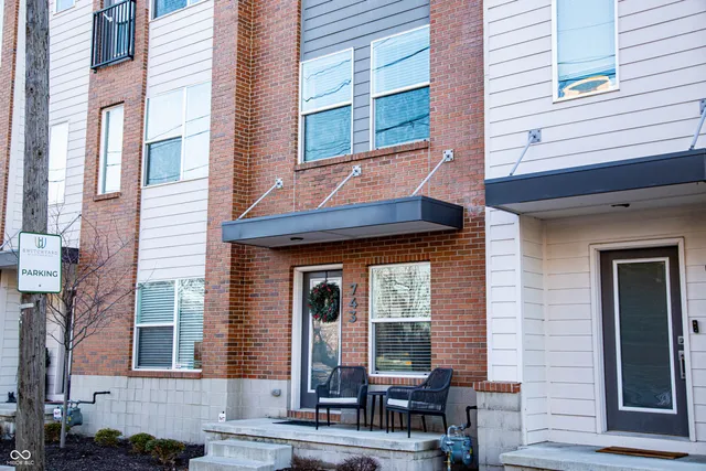 $2,350 | 743 Bates Street, Indianapolis, IN 46202
