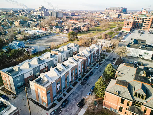 $2,350 | 743 Bates Street, Indianapolis, IN 46202