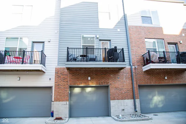 $2,350 | 743 Bates Street, Indianapolis, IN 46202