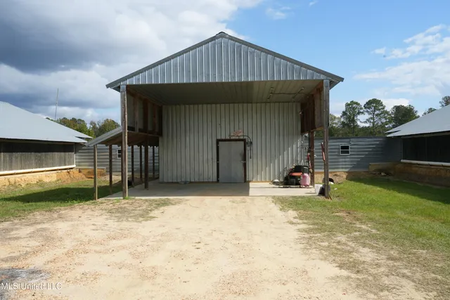 $788,000 | 320 Billy Davis Road, Silver Creek, MS 39663