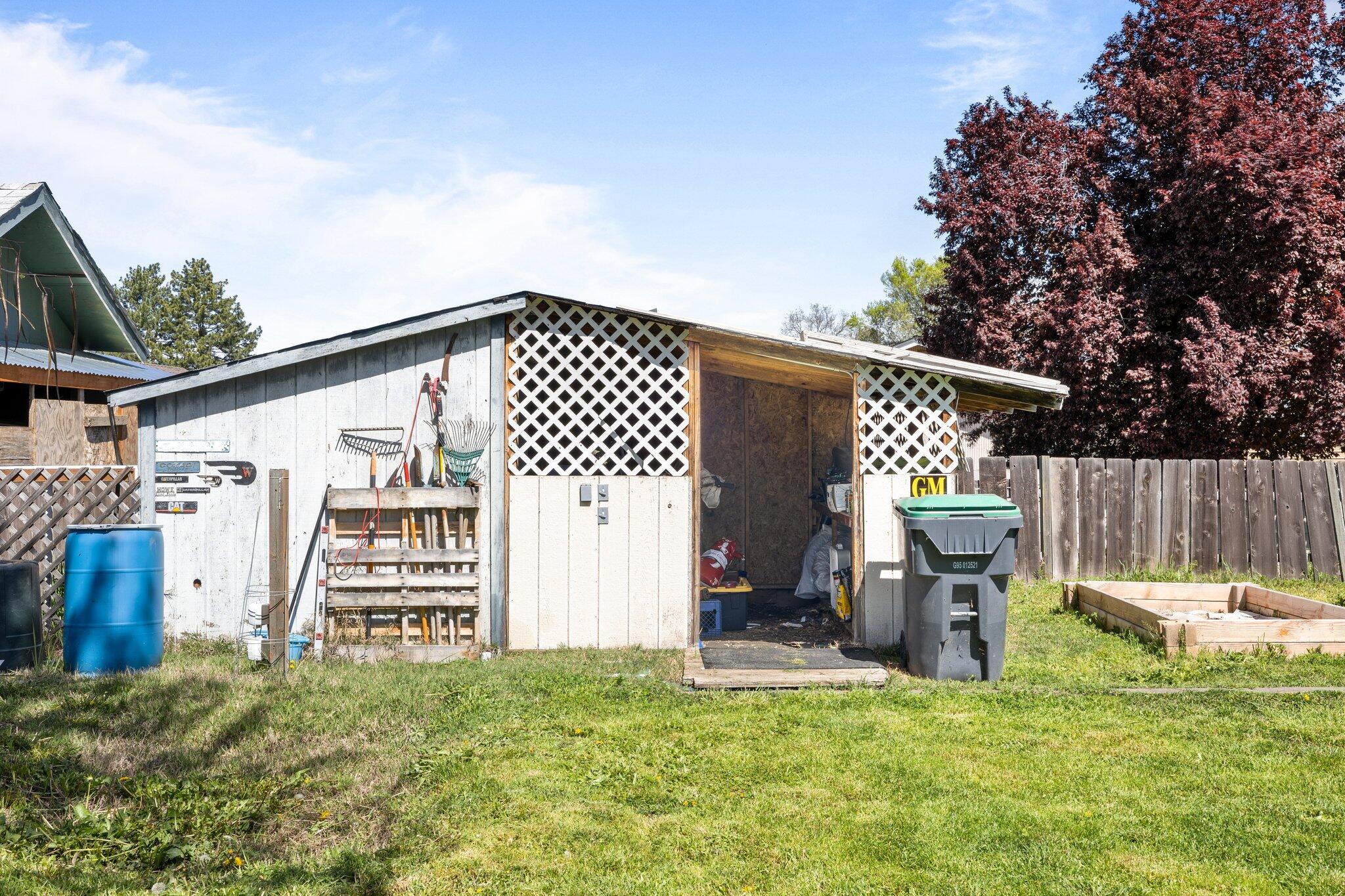 1857 Roberts Road Medford, OR 97504 - Photo 20 of 22 20