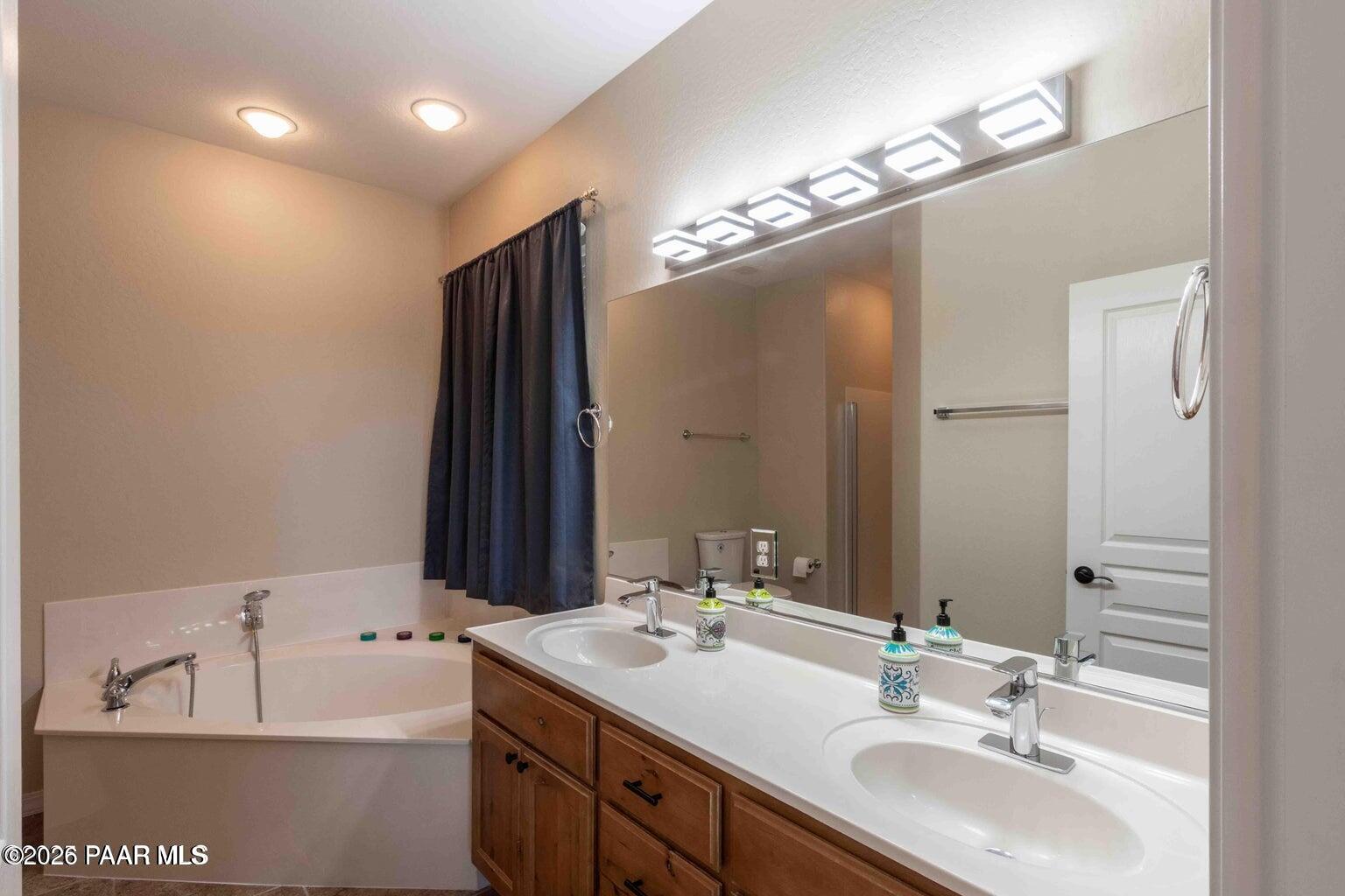 12933 Ponce Street Dewey, AZ 86327 - Photo 16 of 41 a bathroom with a tub a sink and mirror