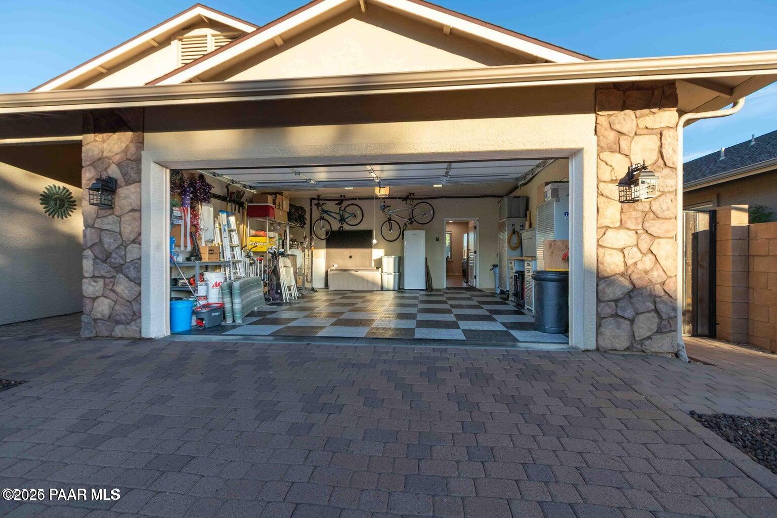 12933 Ponce Street Dewey, AZ 86327 - Photo 31 of 41 a view of a garage