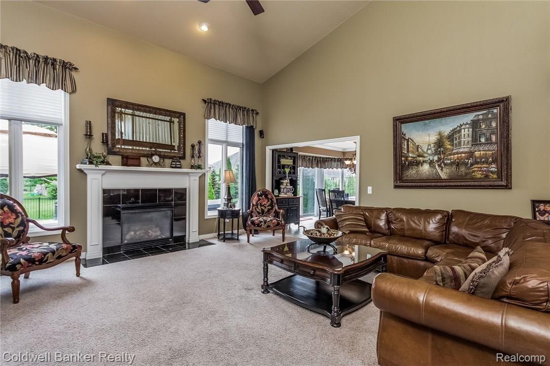 21418 Raintree Drive Macomb, MI 48044 - Photo 6 of 21 Raintree Great_room-1805408-medium.jpg