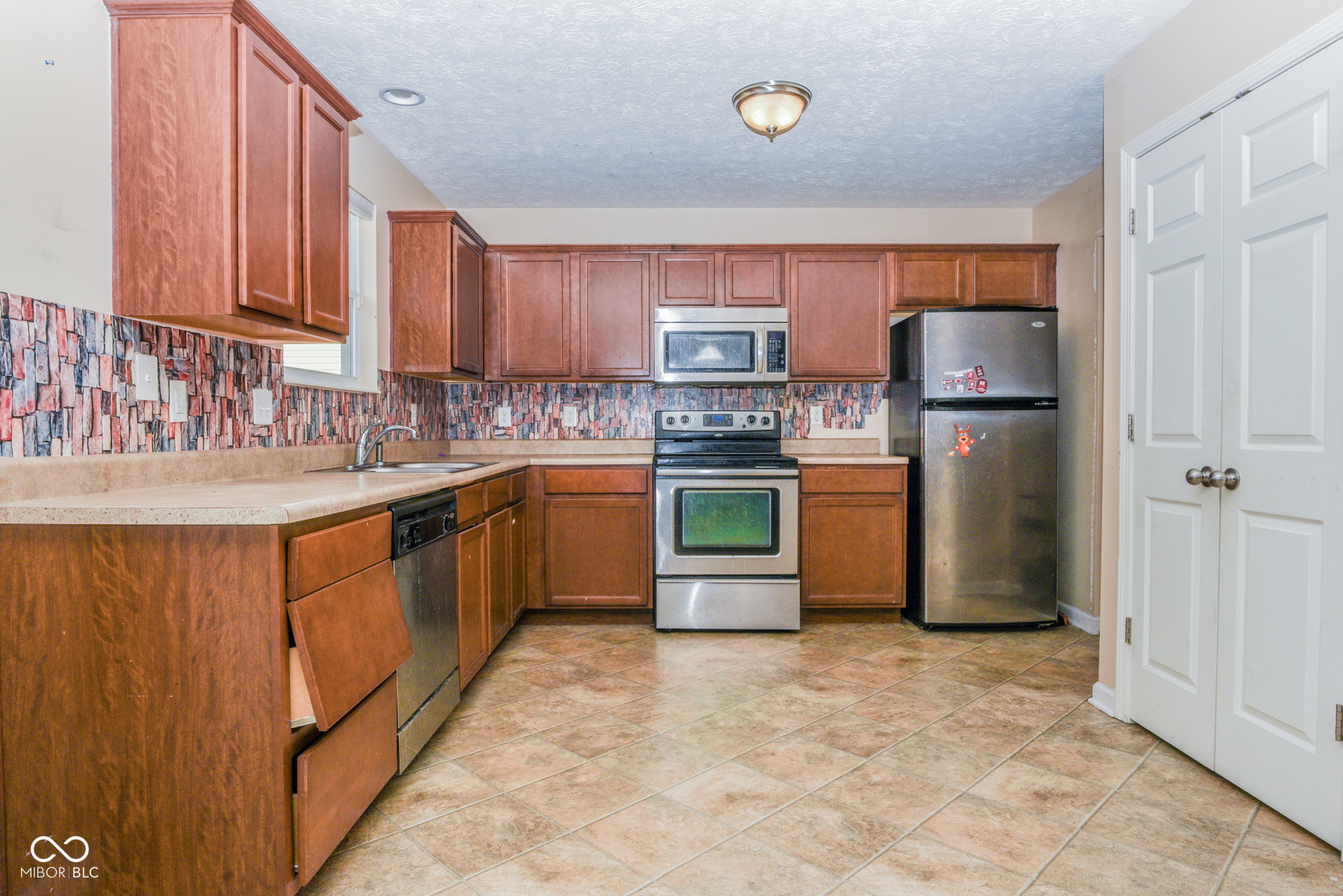 450 Angelina Way Avon, IN 46123 - Photo 4 of 12