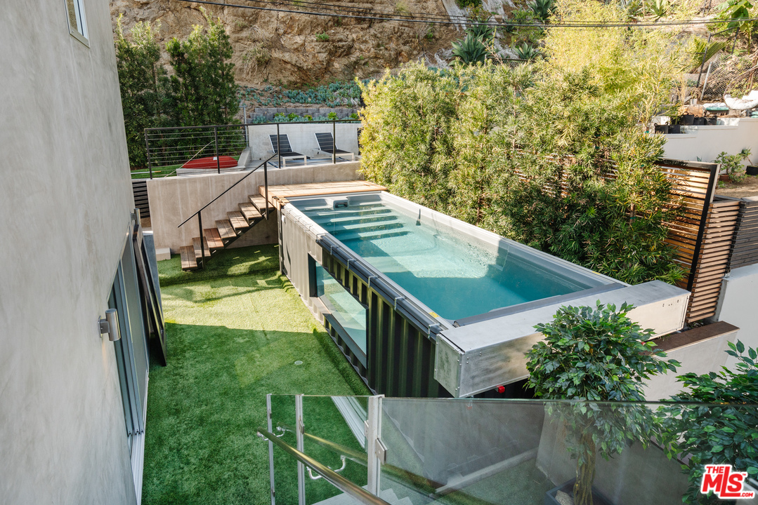 9318 Warbler Way Los Angeles, CA 90069 - Photo 35 of 46