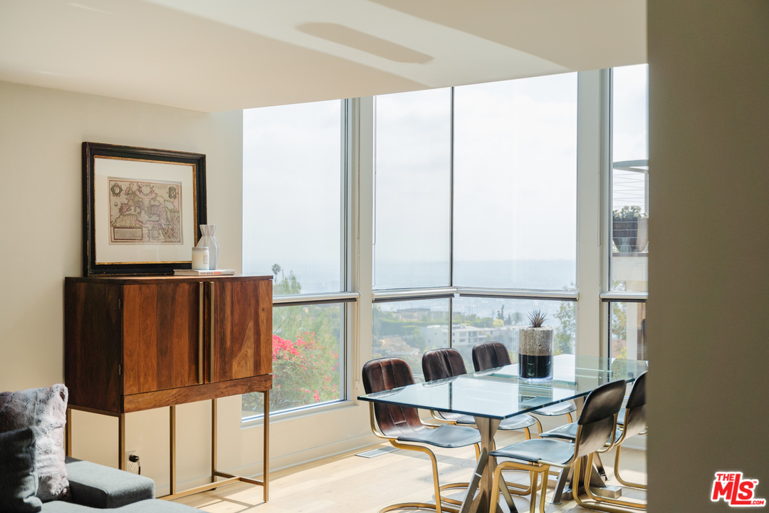 9318 Warbler Way Los Angeles, CA 90069 - Photo 5 of 46 a table and chairs sitting in a room