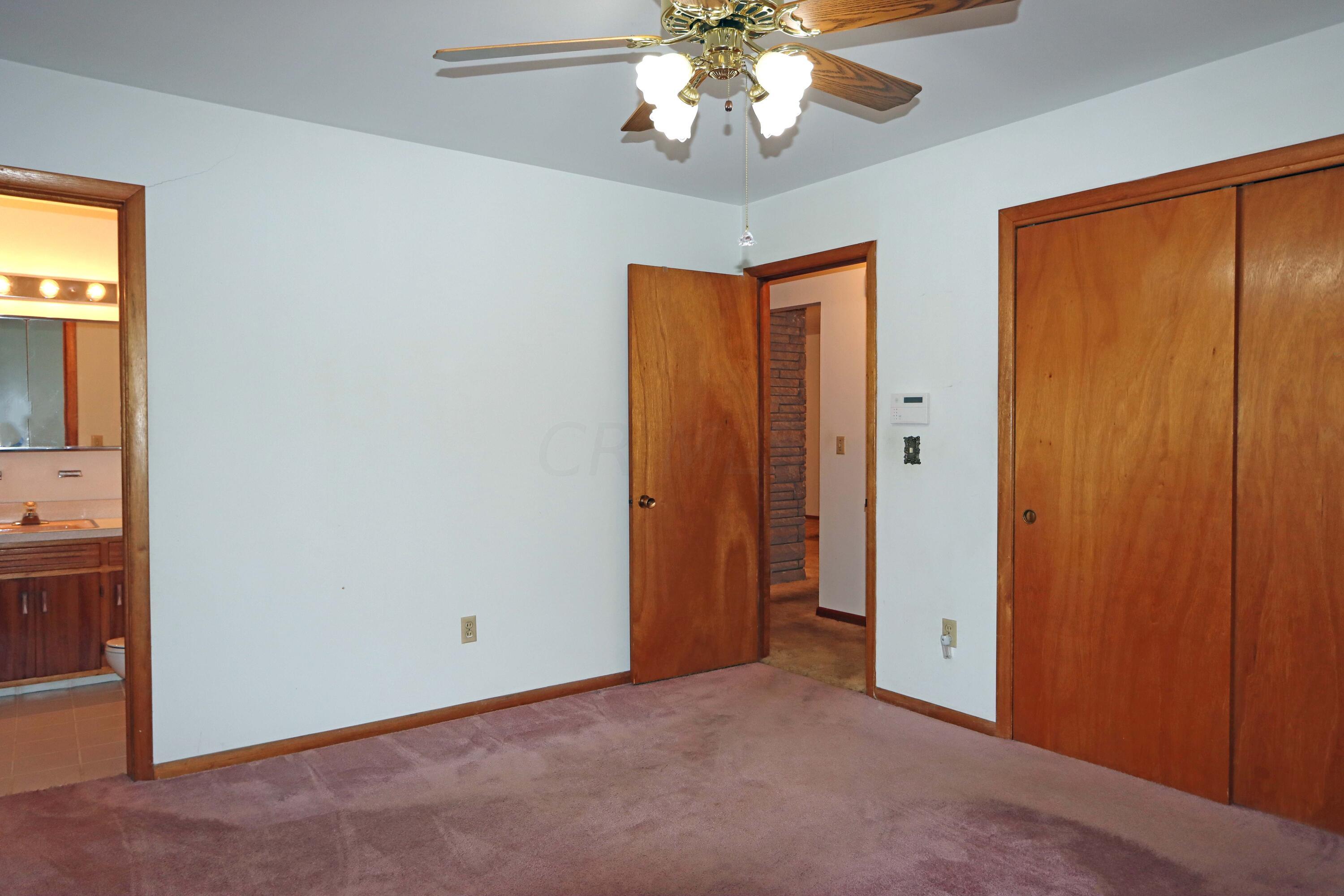 3761 Snouffer Road Columbus, OH 43235 - Photo 17 of 39 Primary Bedroom Suite